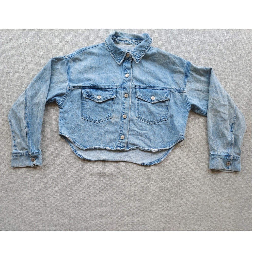 Forever 21 Denim Jacket Women M Light Blue Cropped Raw Hem Oversized Trucker